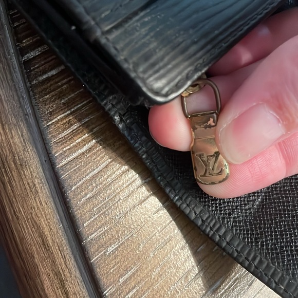 Louis Vuitton Epi Sarah long wallet with snap - authentic - Picture 9 of 9